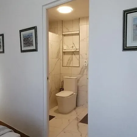 Geranios N.25 Quarto em Acomodações Particulares